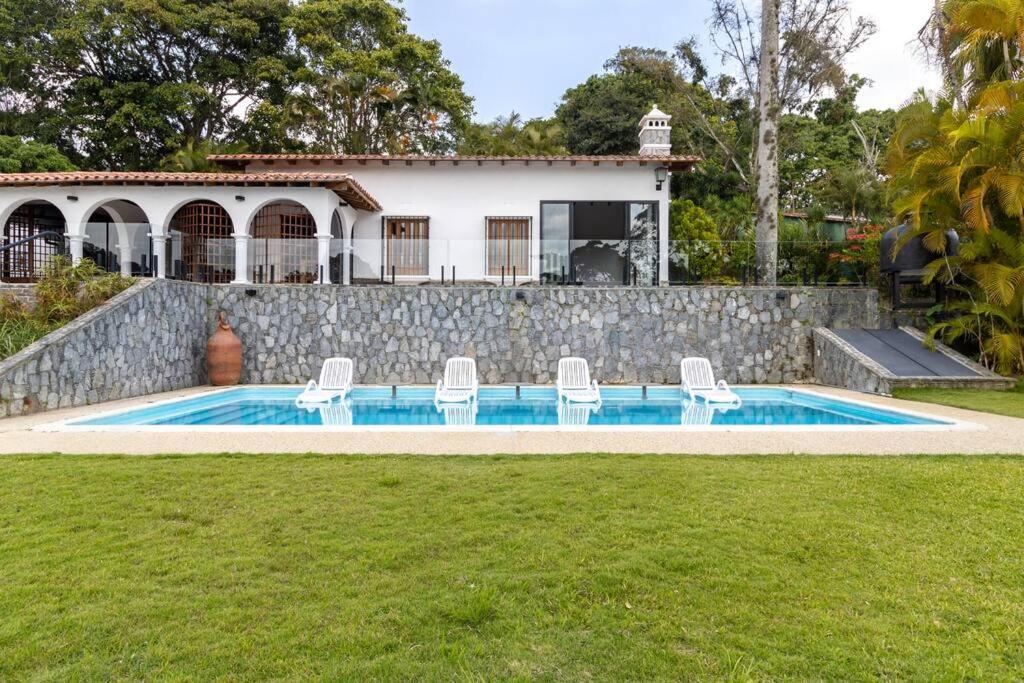 Colonial villa golf course